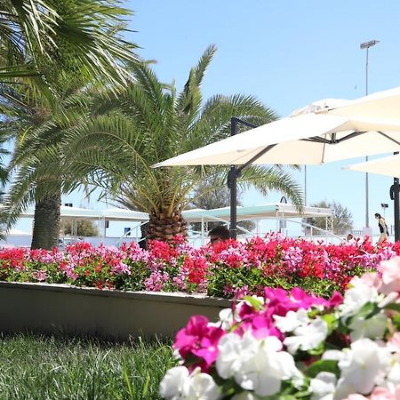 סניגליה Hotel Metropol מראה חיצוני תמונה