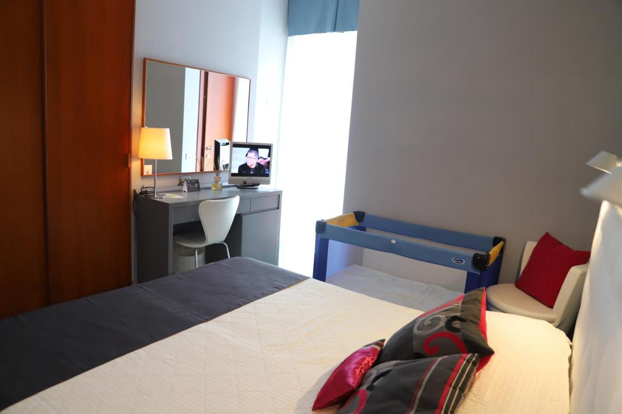 סניגליה Hotel Metropol מראה חיצוני תמונה