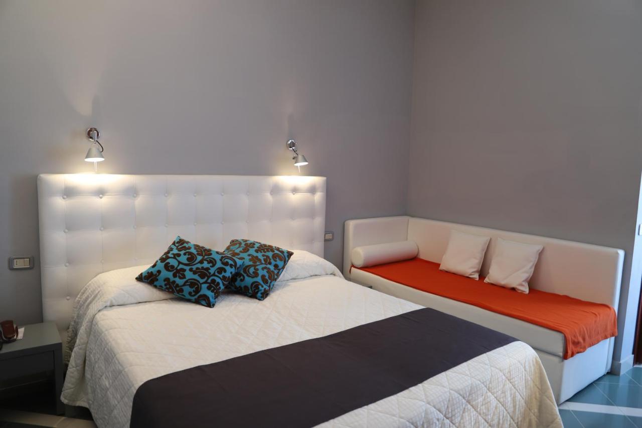סניגליה Hotel Metropol מראה חיצוני תמונה