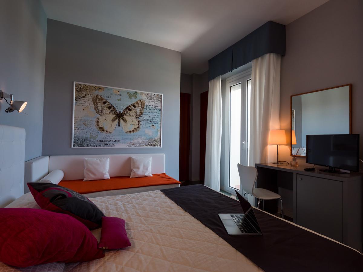סניגליה Hotel Metropol מראה חיצוני תמונה