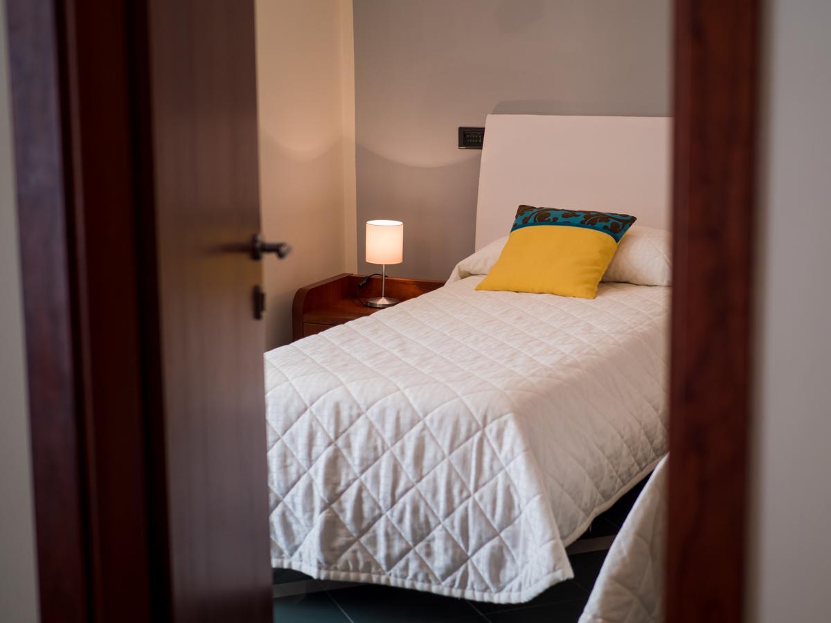 סניגליה Hotel Metropol מראה חיצוני תמונה